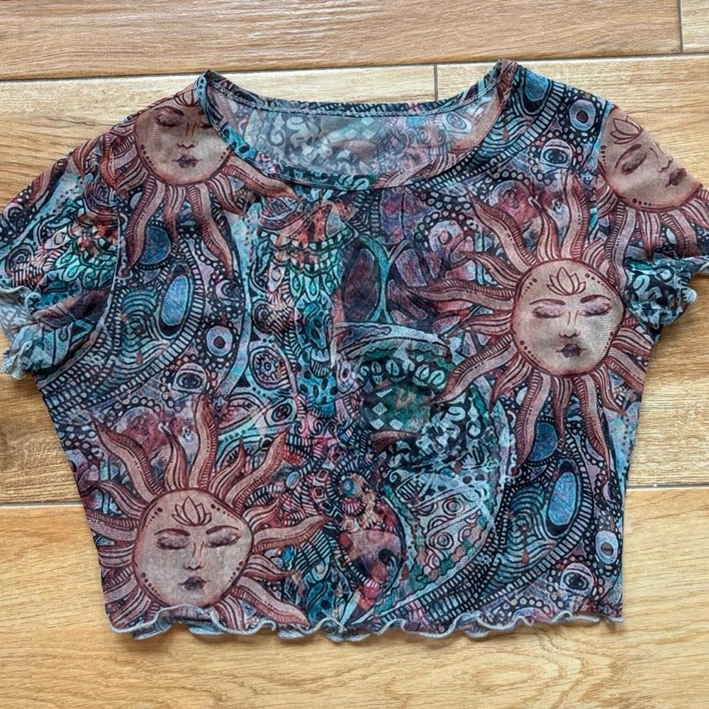 SHEIN small mesh crop top Sun and star pattern